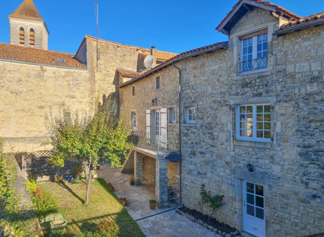 The Wild Geese Bed and Breakfast Nanteuil-en-Vallée Εξωτερικό φωτογραφία