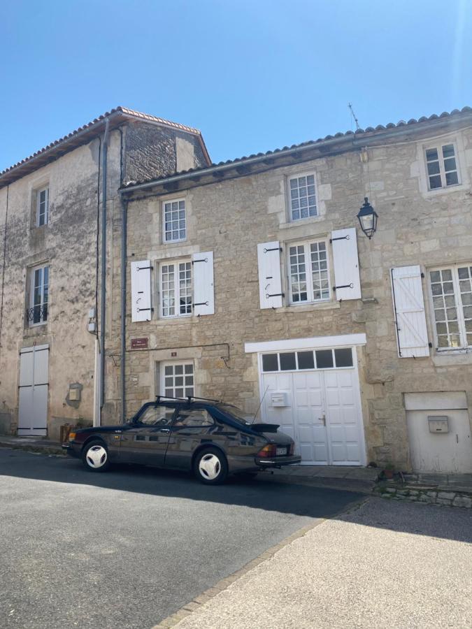 The Wild Geese Bed and Breakfast Nanteuil-en-Vallée Εξωτερικό φωτογραφία